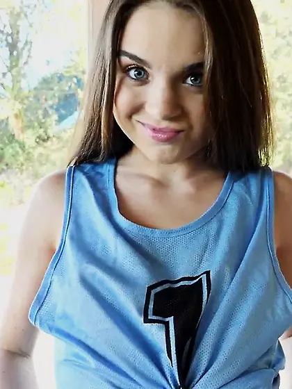 American brunette 19yo pussy