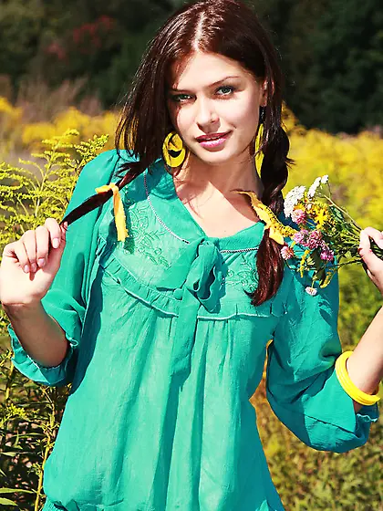 Wondrous wench dark hair