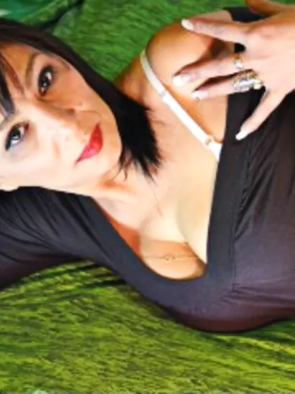 Brunette vivianwhite perform anal