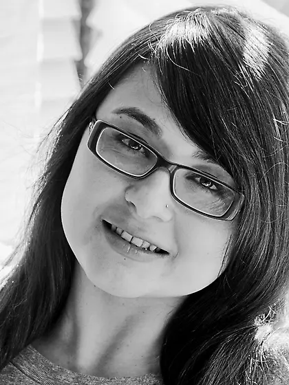 Hot brunette in sexy glasses Sophia Jade pulled up her blouse an