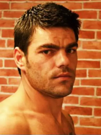 28 yo brunette Wolf.