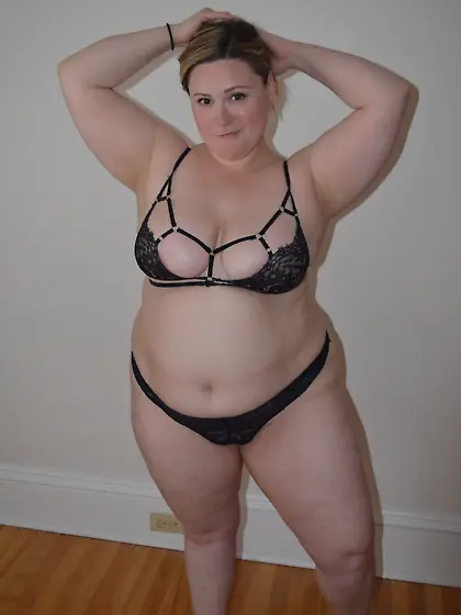 Cheating Slutty BBW wife loves to pose