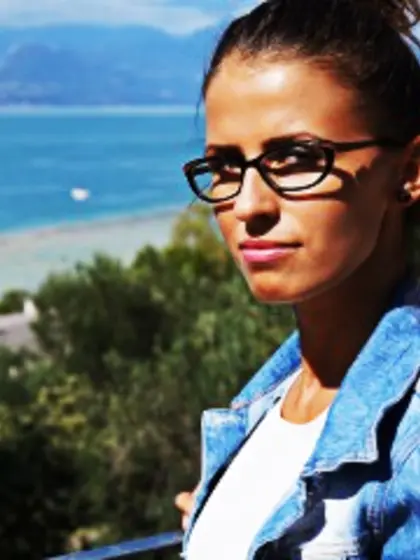 23 yo brunette Heavyrain.