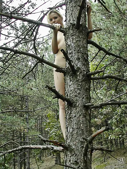 Sophie Paris takes her lingerie off and teases us with her amazi