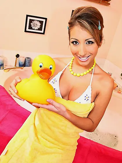 Natalia Rossi feels horny while taking a bubble bath and hops on