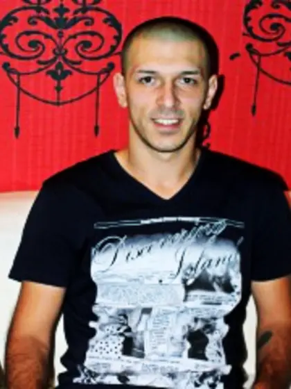 Brunette younghdick perform anal