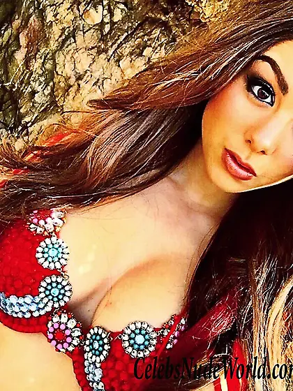 Hot pics of Kira Kosarin