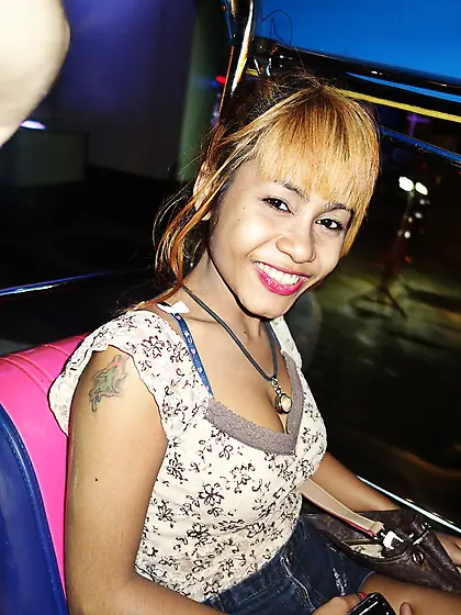 Ride on rickshaw makes exotic babe in mood to pose for guy dress