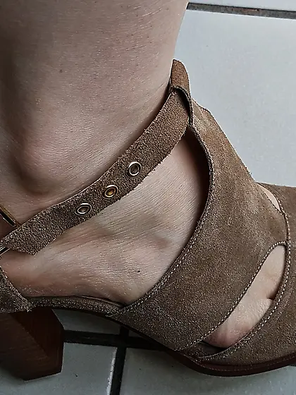 Voyeur Teen feet foot barefeet barefoot toes soles