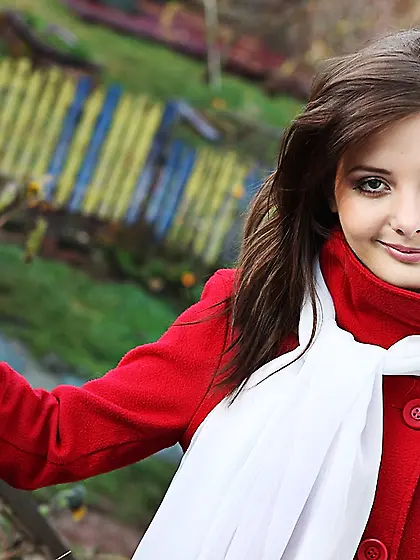 Cutie in red Anna Tatu strips and demonstrates her hairless tigh