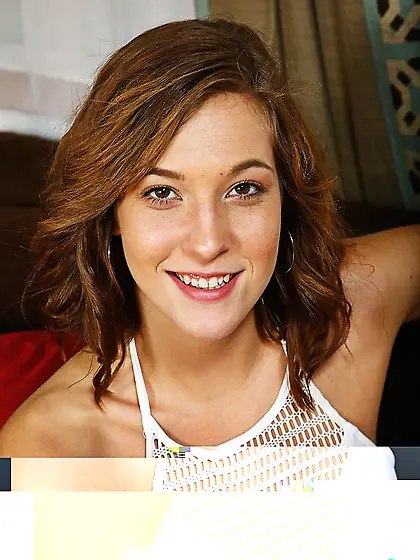 Sexy brunette rubs clit