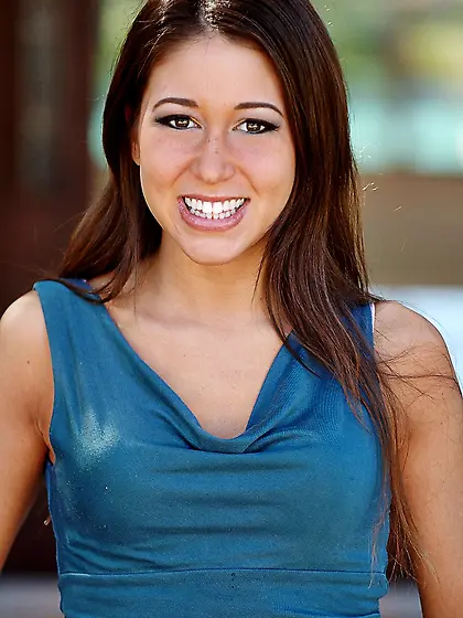 Heatherr FTV takes her tight blue jeans off and shows us her fan