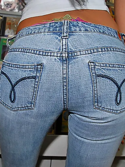 Skinny teenage bimbo with small boobies seduces a handsome man i