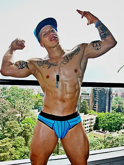 Latin gay nickholasx striptease