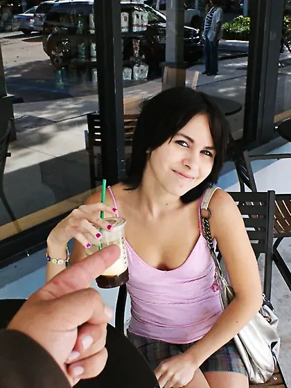 Slim white babe gets rid of her clothes,  kneels to suck dick and