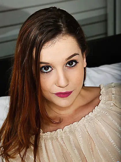 Attractive brunette rubs bushy