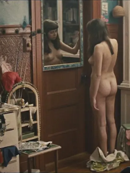 Natural-tit brunette demonstrates her sexy...