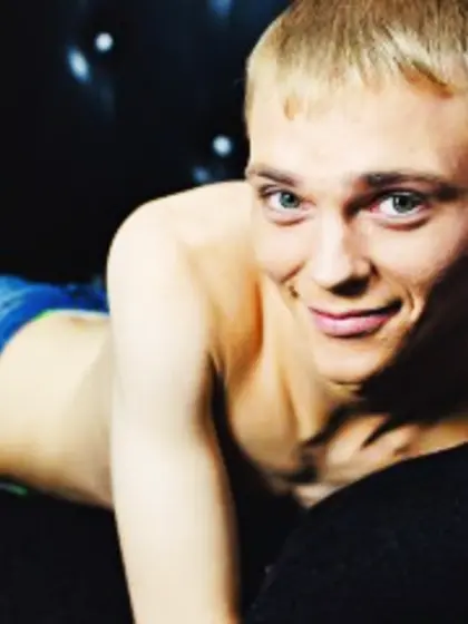 Brunette justin perform anal