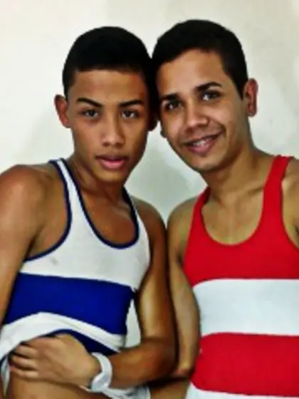 Brunette pickel pipe perform