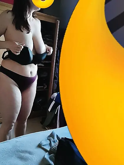 Spy pics--women in panties peeped