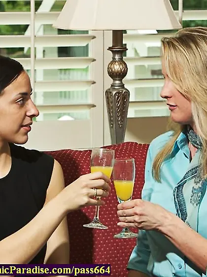 Sapphic Erotica cheerful lesbian girls