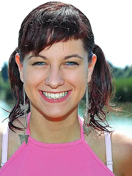 Sweet good looking teeny babe shows off her terrific body and ge