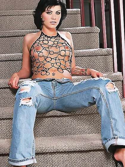 Pretty Jezabelle's posing in high heels on the staircase so ever