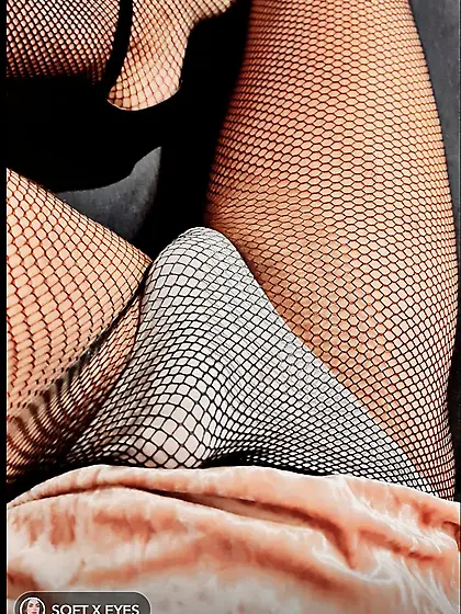 Exposing tranny with big bulge