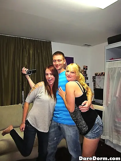 Real sexy dorm chicks