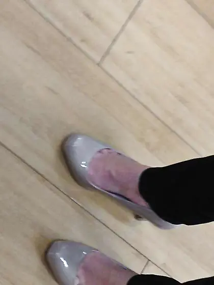 Fresh high-heeled slippers out shopping