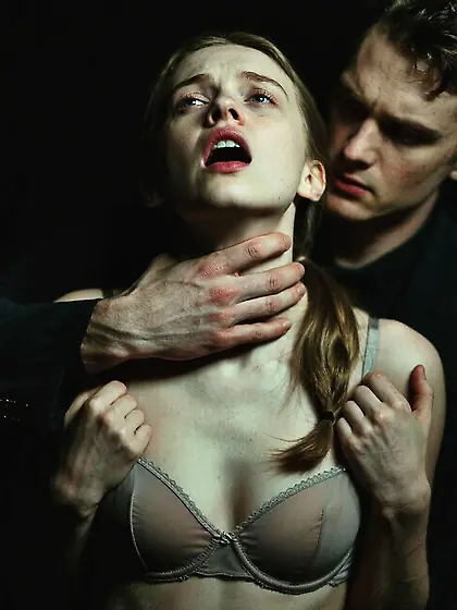 Sadie Sink strangled