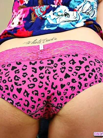 Pink panties dark-haired hottie eating ass and sucking cock in P