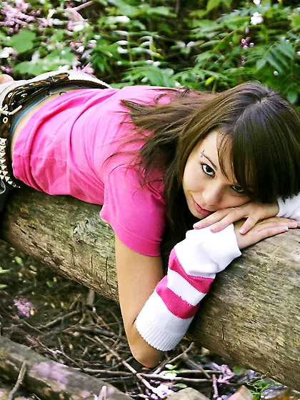 Ariel Rebel gets undressed and even performs an exotic dance on