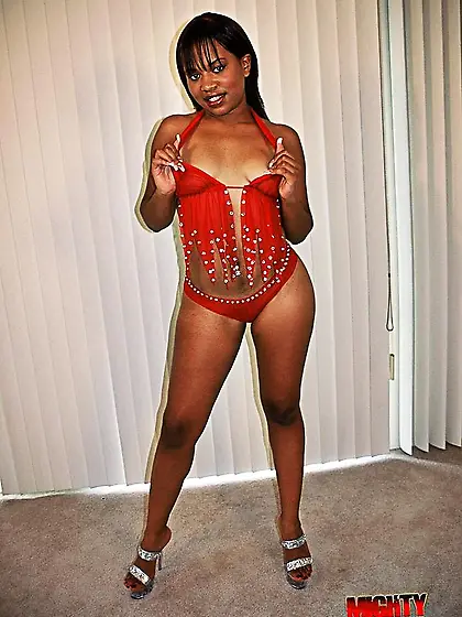 Kandi Kream takes her sexy red lingerie and orally pleases a hun