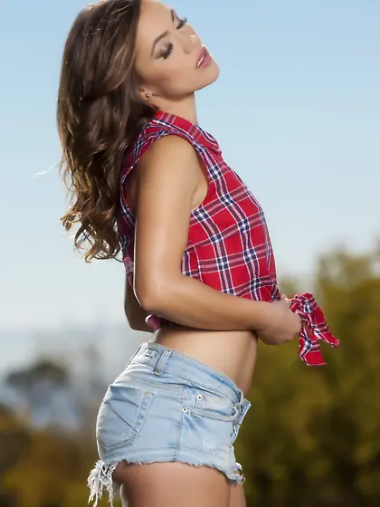 Denim shorts country girl teasing her trimmed pussy outdoors