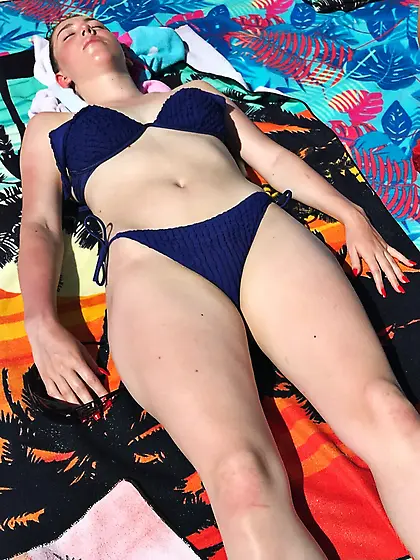 Candid voyeur creepshots from a beach