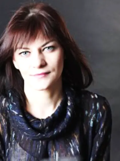 Brunette fineeyes perform anal