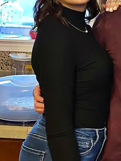 Grace sexy non-nude chick beautiful feet/face/legs