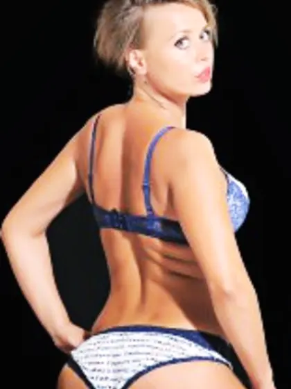 Brunette Julia Roleplay.