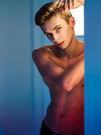 White gay royalblood dancing