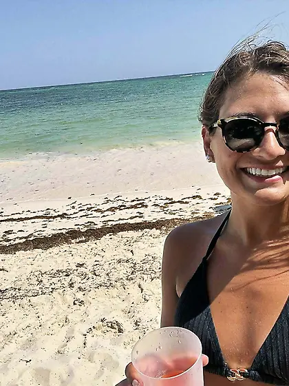 Grace sexy non-nude chick beautiful feet/face/legs