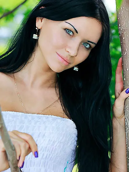 Brunette honey Kitti A needs to show you her body and she does i