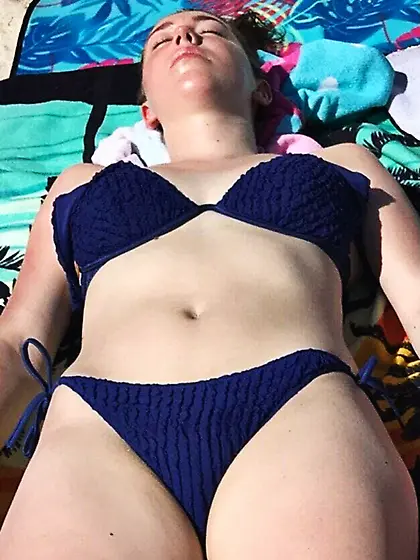 Candid voyeur creepshots from a beach