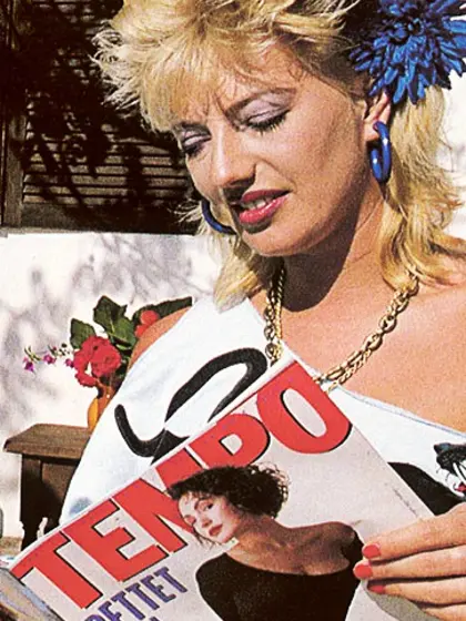 Eighties blonde loves big