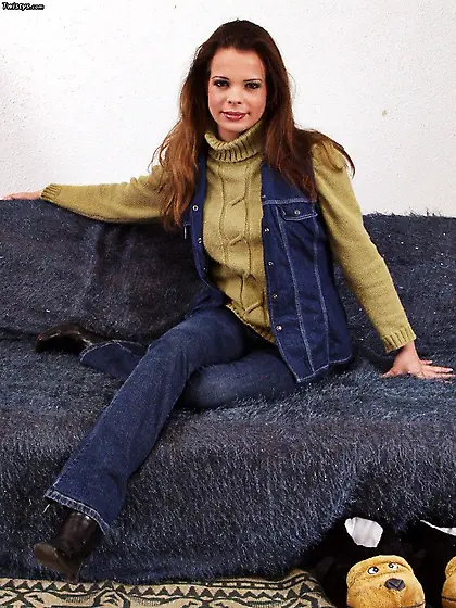 Sinful Nydia with juicy melons dirtily stretching her moist beav