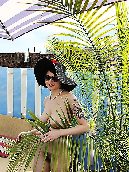 Ms.  Rosie Wilde (Ms.  Rosie Levine)