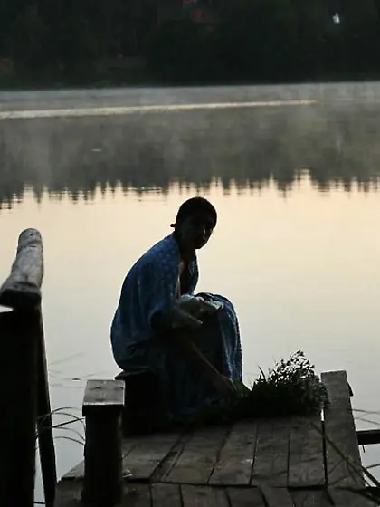 Seductive brunette vixen Felicity Fey strips outdoors and shows