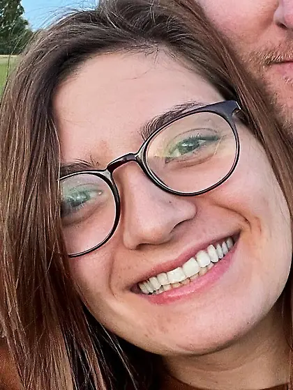 Grace sexy non-nude chick beautiful feet/face/legs