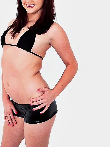 Seducing brunette Hope Howell shows the pretty face all covered