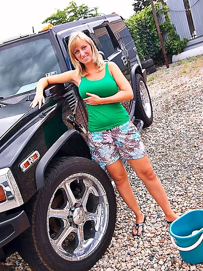 Saggy tits hot blonde amateur